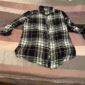 Croft & Barrow ladies large plaid long sleeve black & teal shirt
